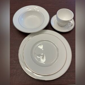 Mikasa Cameo Platinum Fine China, 5 Piece Place Setting